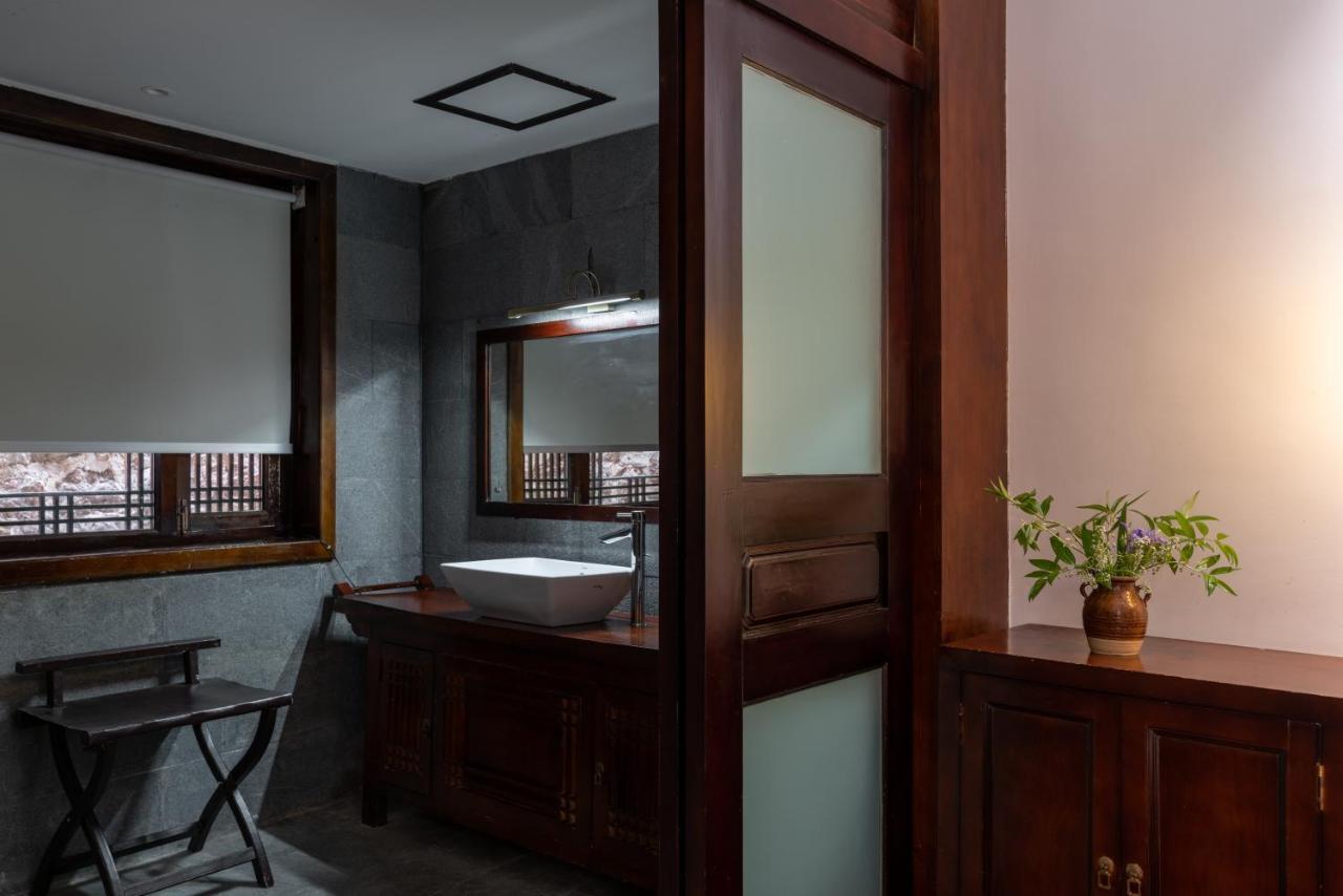 Jun Bo Xuan Boutique Hotel Лицзян Экстерьер фото