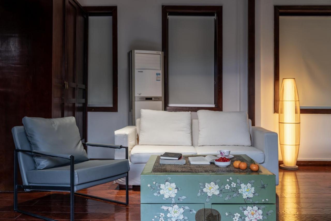 Jun Bo Xuan Boutique Hotel Лицзян Экстерьер фото