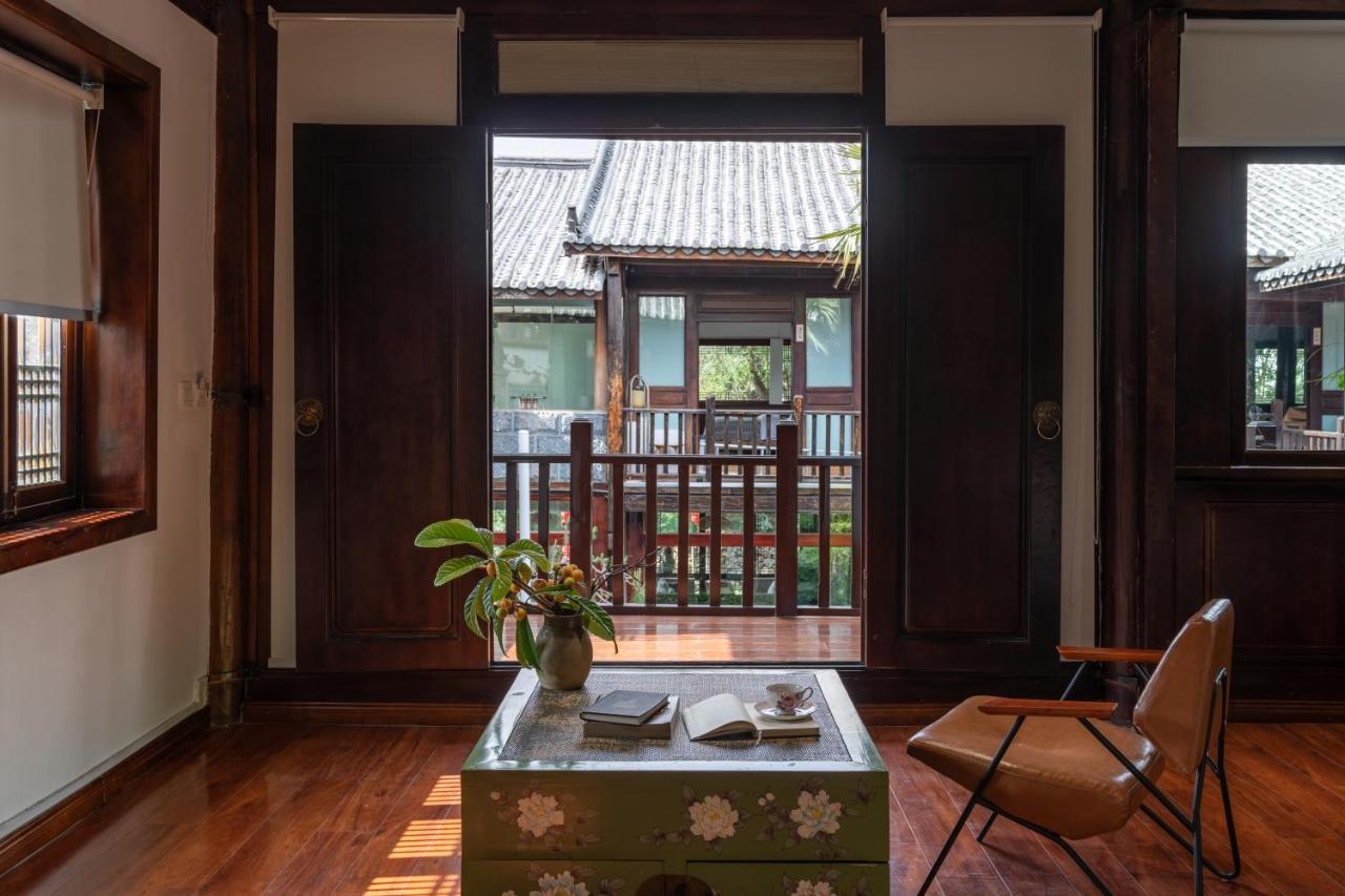 Jun Bo Xuan Boutique Hotel Лицзян Экстерьер фото