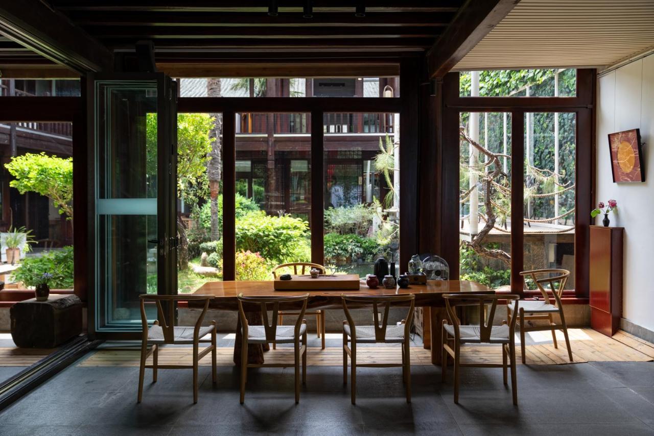 Jun Bo Xuan Boutique Hotel Лицзян Экстерьер фото