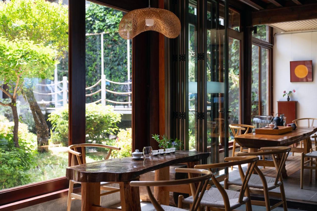 Jun Bo Xuan Boutique Hotel Лицзян Экстерьер фото
