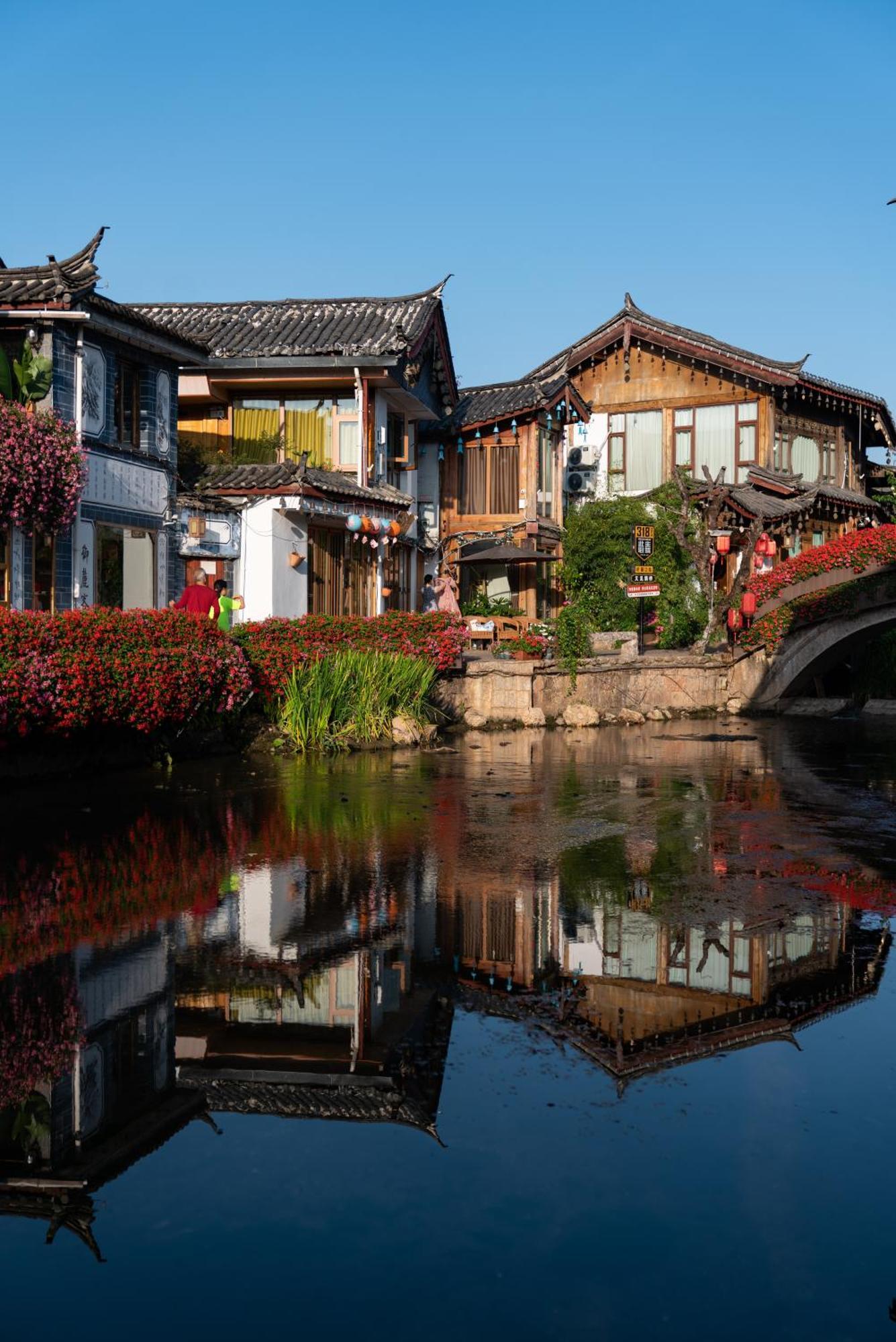 Jun Bo Xuan Boutique Hotel Лицзян Экстерьер фото